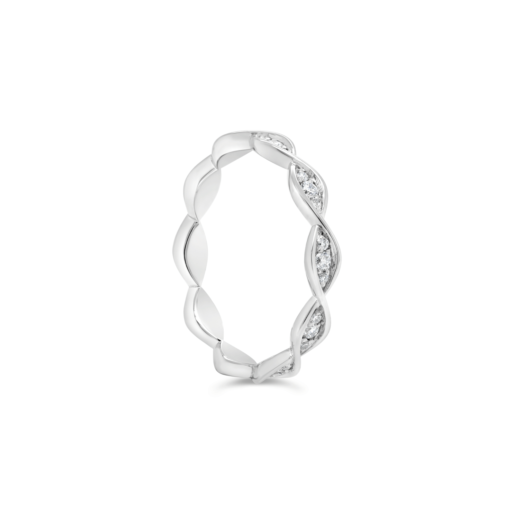 White gold & diamond ring