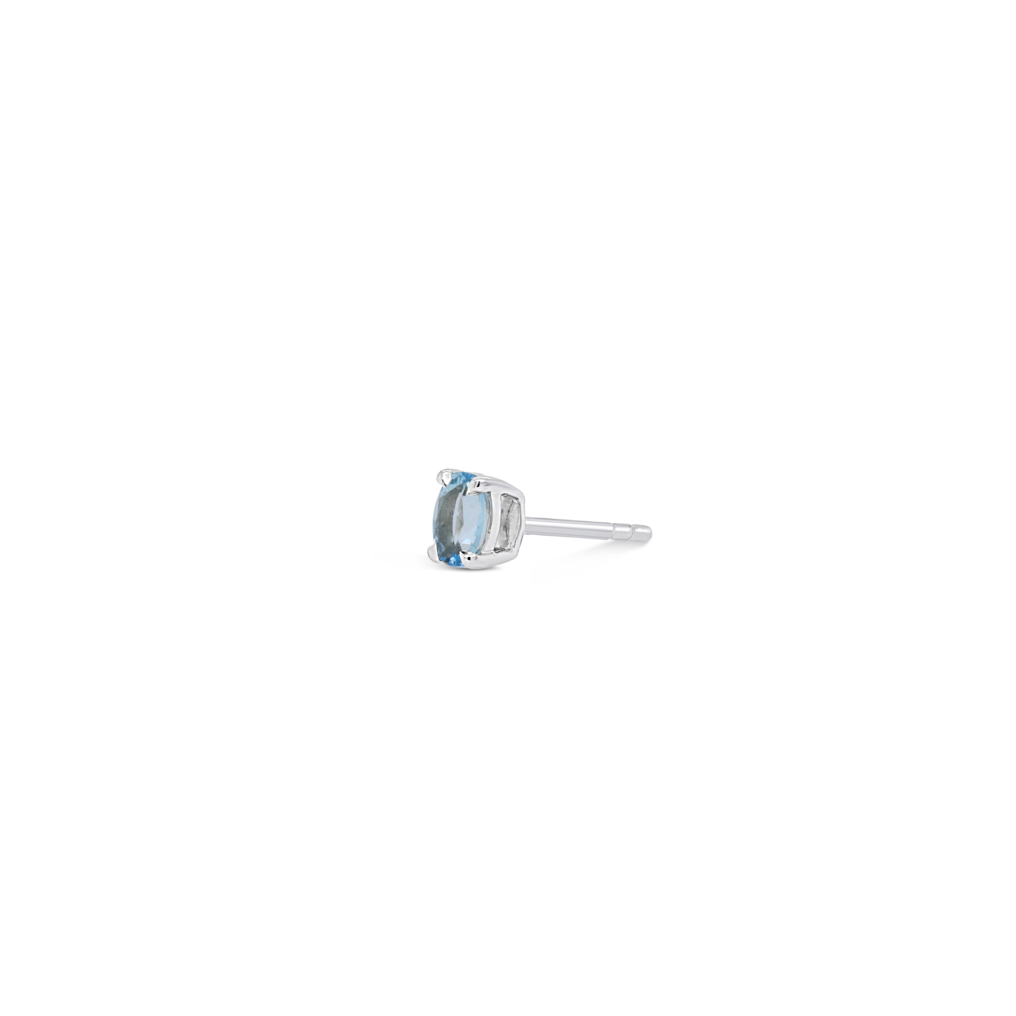 Oval cut aquamarine single earring