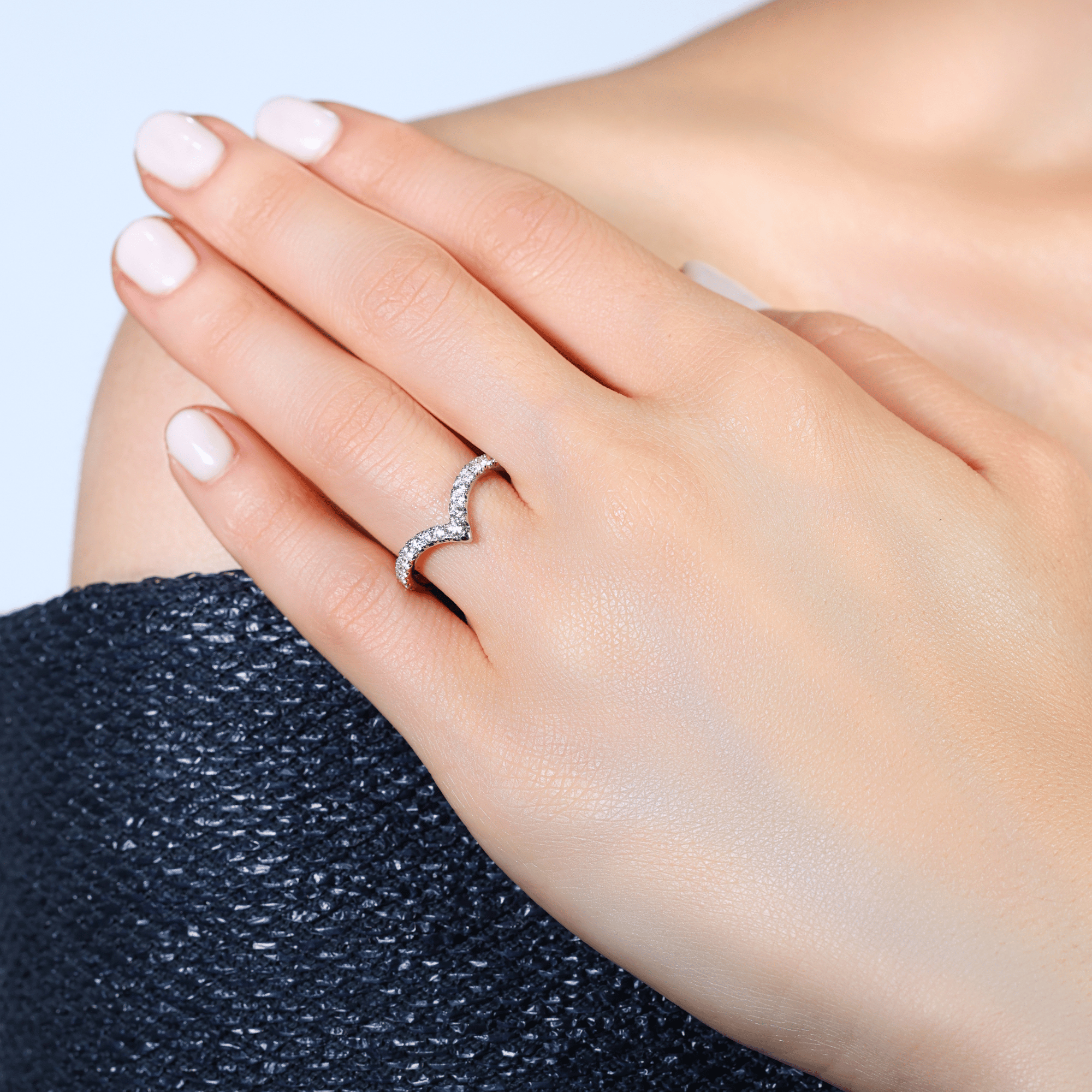 R1505_Castle-set Round Brilliant Cut Graduated Diamond Vivienne Ring - 18ct White Gold