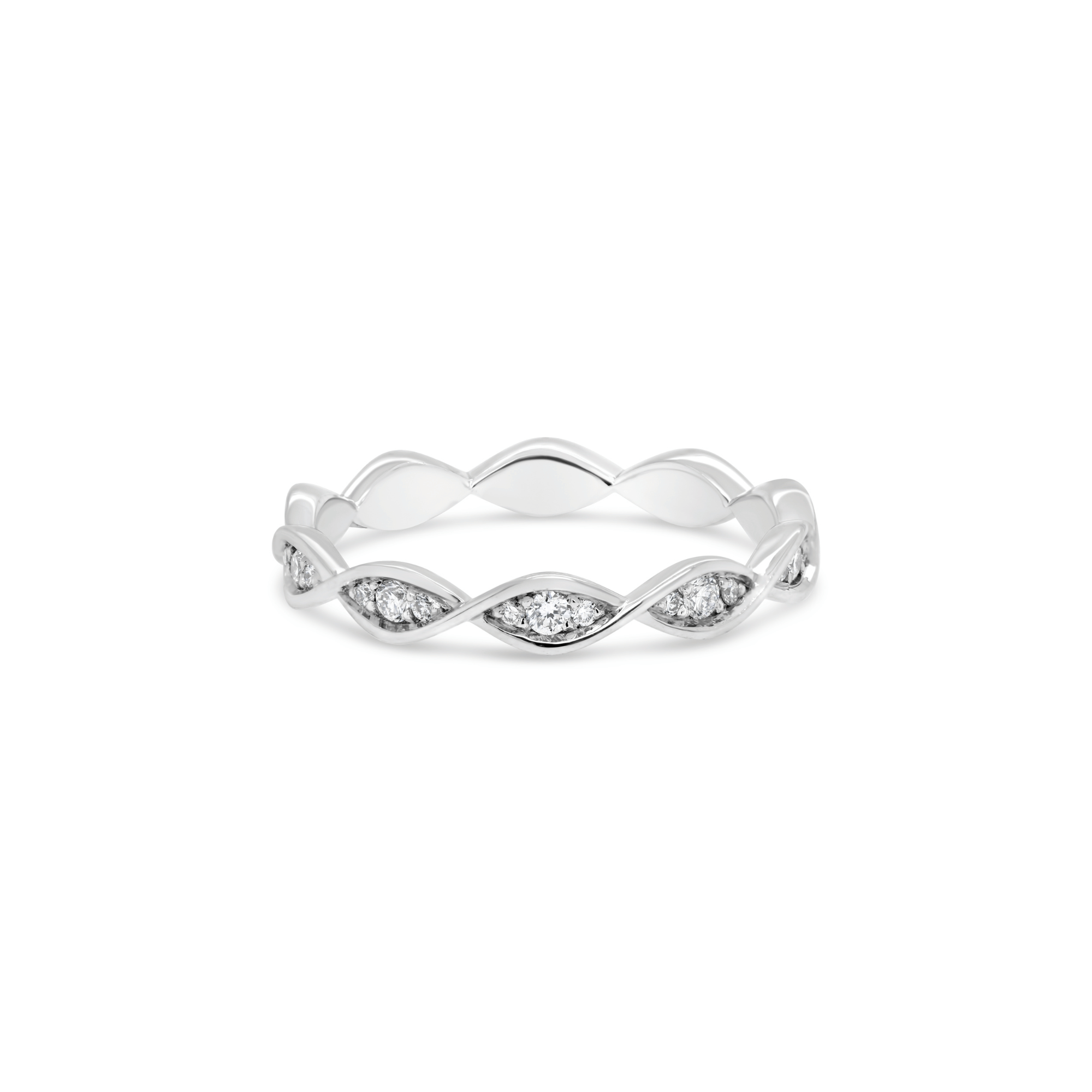 White gold & diamond ring