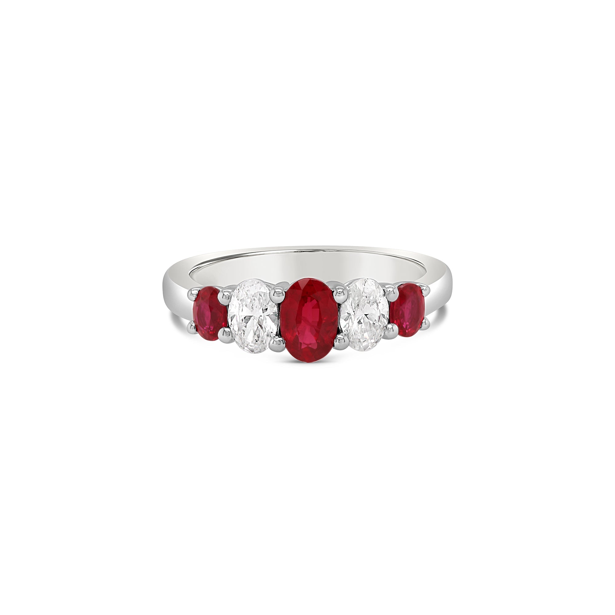 Graduating Oval Diamond & Ruby Ring