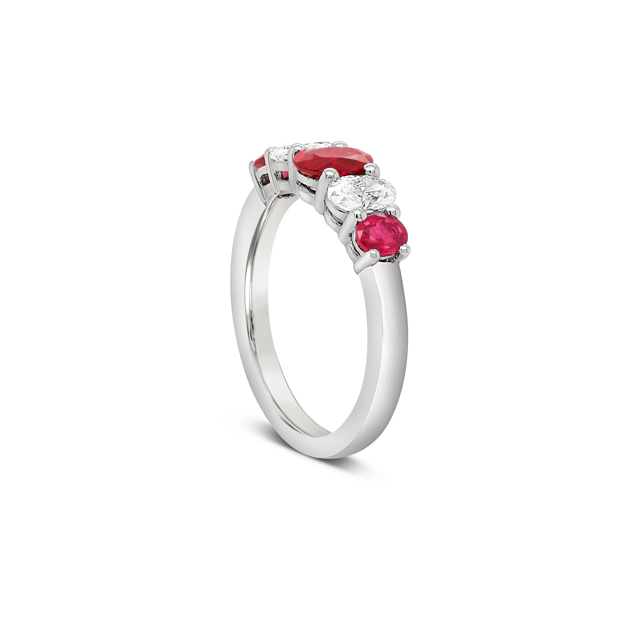Graduating Oval Diamond & Ruby Ring